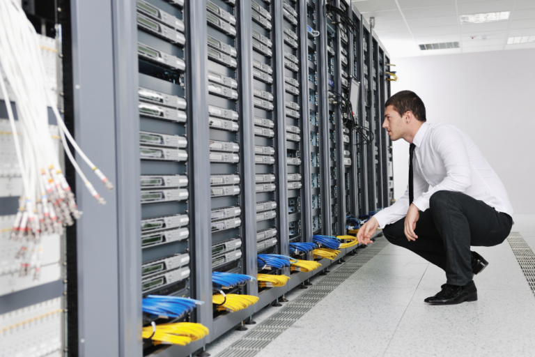 Performance and Security: Key Factors In Choosing A Server For Large Companies